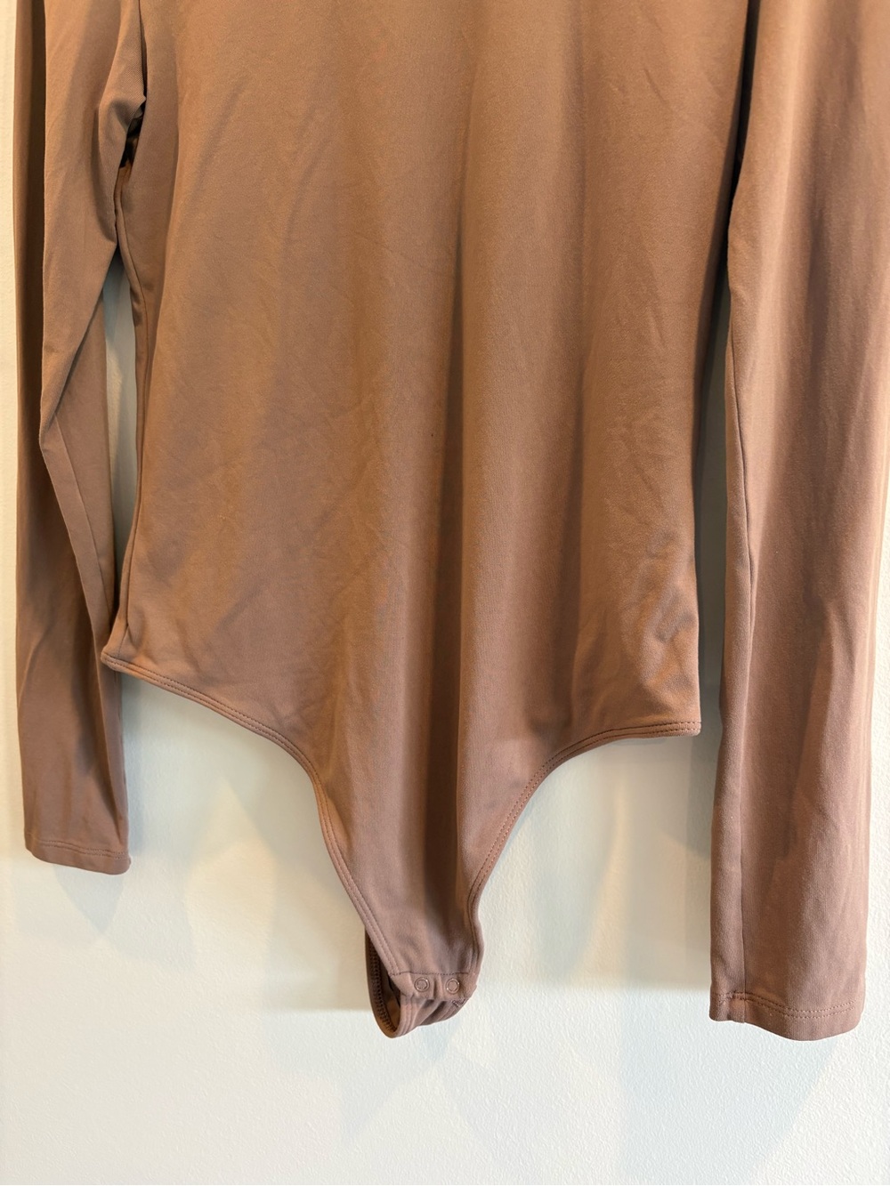 Aritzia Babaton Long Sleeve Crew Neck Bodysuit in Mauve Brown Size Large - Picture 3 of 9